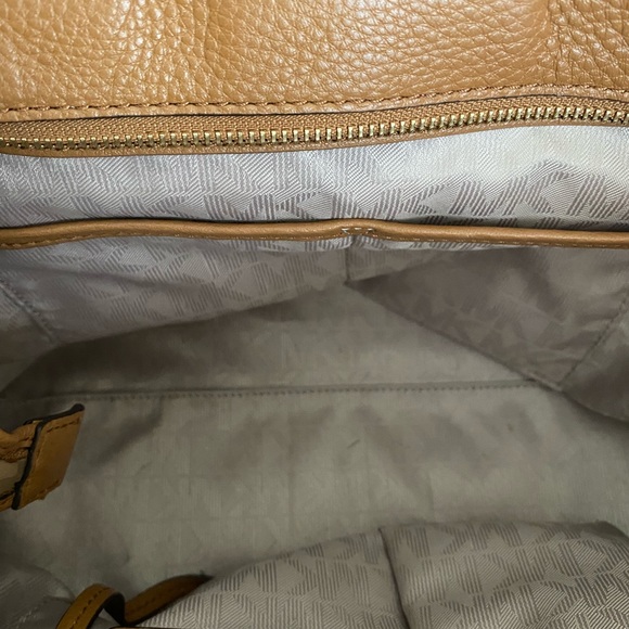 **SOLD **  MICHAEL KORS Tan Leather Tote w/ Wallet - Picture 6 of 16